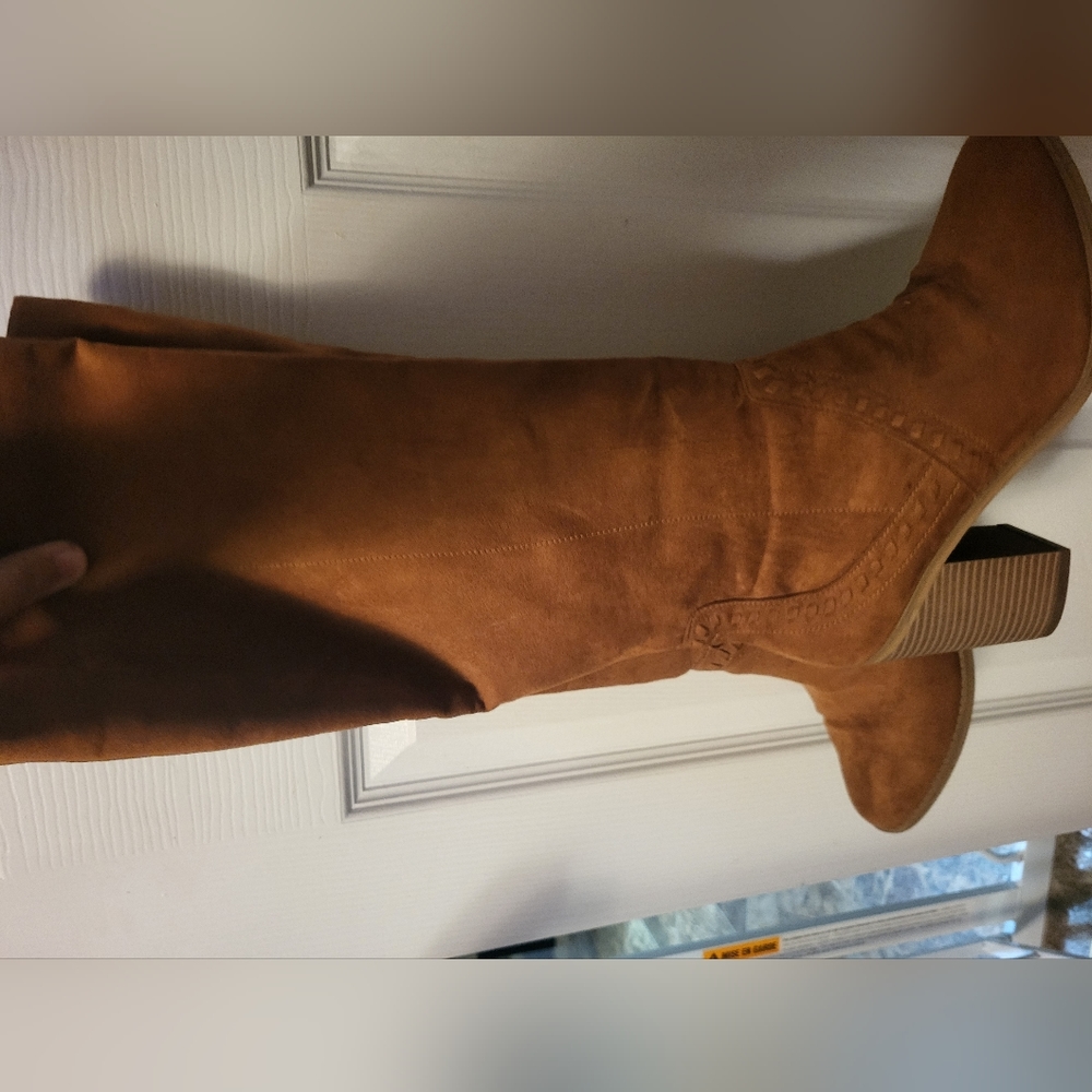 Knee high boots super cute ! Excellent  condition  !